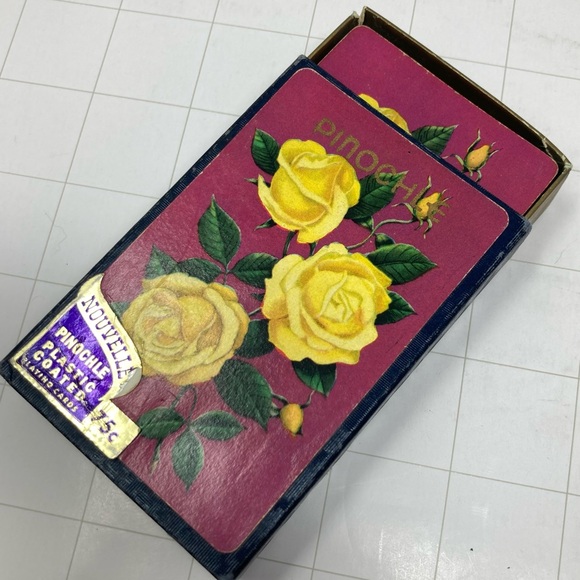 Vtg Pinochle Arrco purple with yellow rose deck of cards - Picture 6 of 6